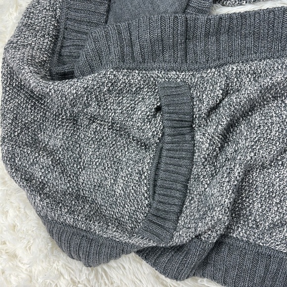 Lululemon Cozy Yogi Infinity Scarf Heathered Medium Grey / Angel Wing - Picture 2 of 3